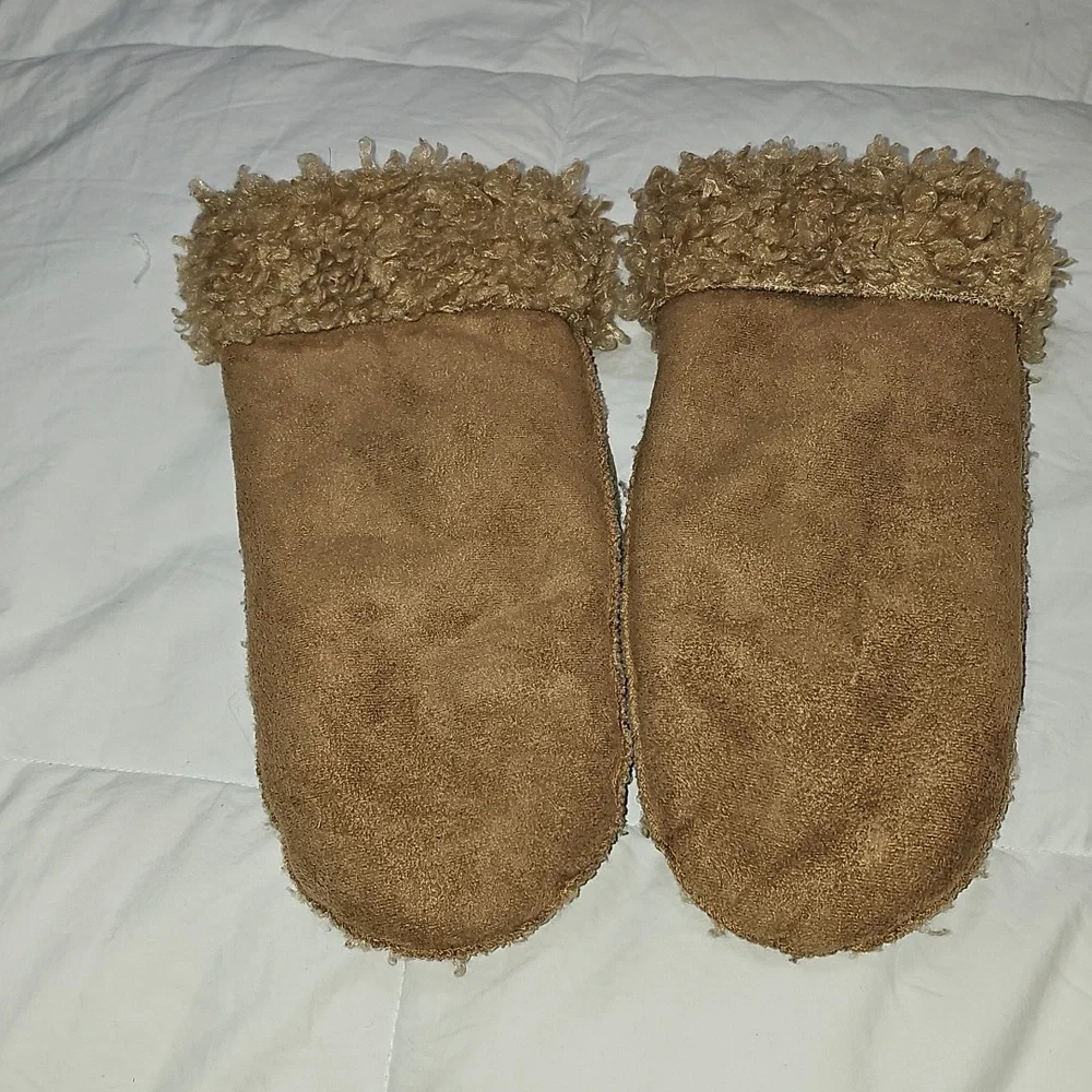 EARTHBOUND Trading Conpany. O/S Fits Most! Fuzzy Lined Mittens!! Comfy